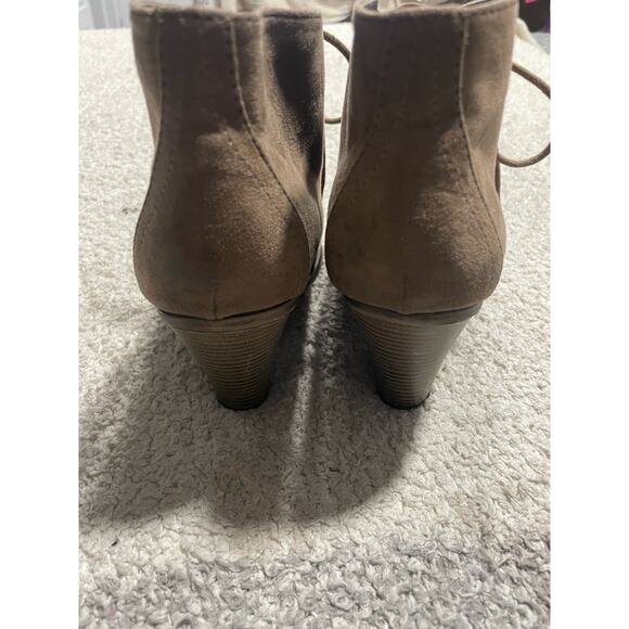 Mia Women's Size 8 Shayna Lace Up Block Heel Ankle Booties Brown GG378X - Picture 11 of 12